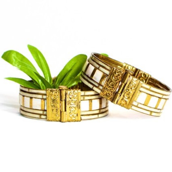 VTG 70's Mother of Pearl Brass Hinged Bangle - Picture 2 of 5